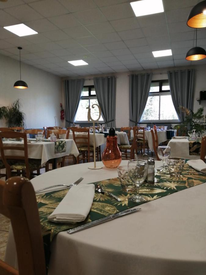 Hotel Restaurant La Grenouillere Vitré Exteriör bild