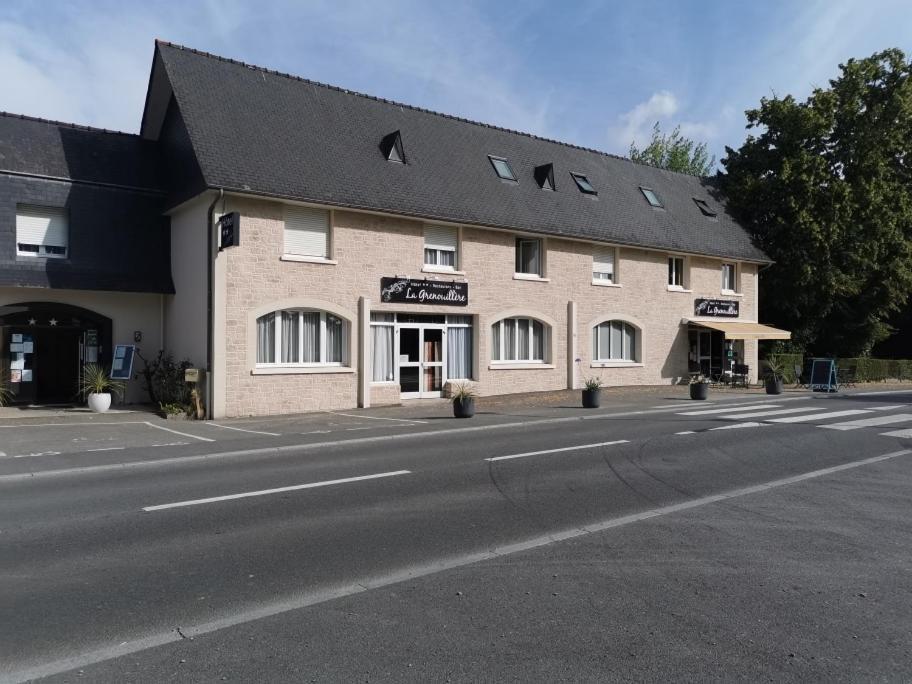 Hotel Restaurant La Grenouillere Vitré Exteriör bild