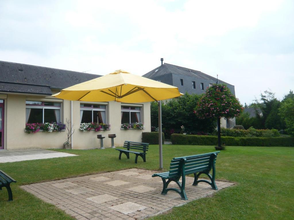 Hotel Restaurant La Grenouillere Vitré Exteriör bild
